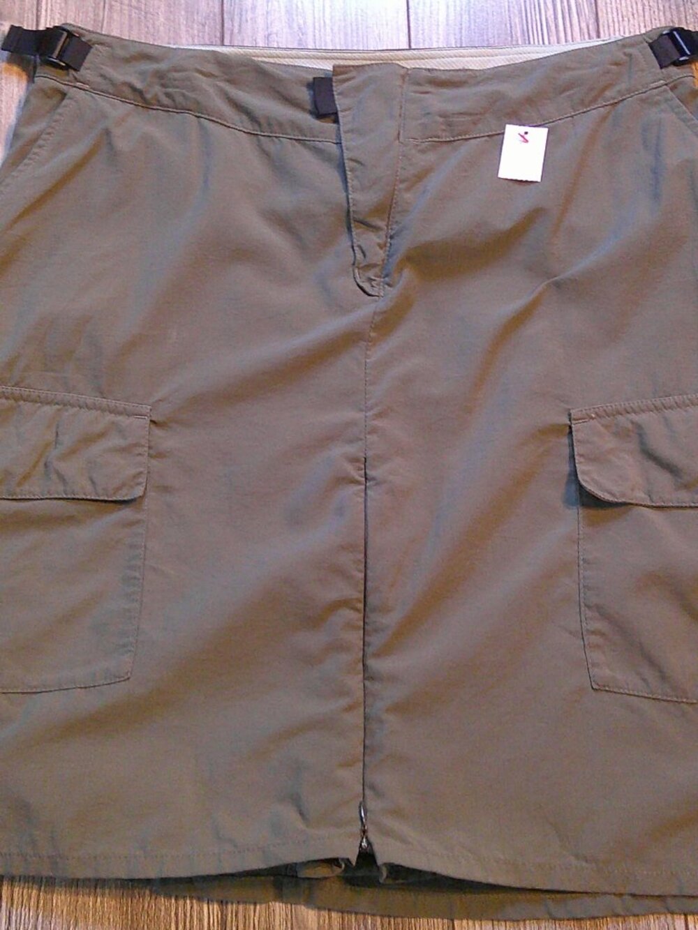"Patagonia" Outdoor Trek 100% Nylon SKIRT Front Zip/Pockets Khaki Woman M